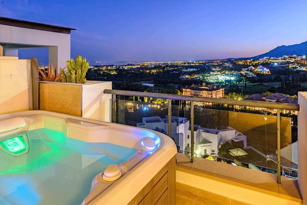 2 sovrum Takvåning till salu i Los Flamingos med pool garage - 1 190 000 € (Ref: 9550191)