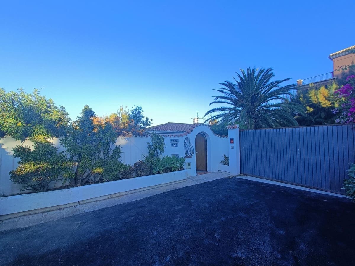 3 sovrum Villa till salu i Estepona med garage - 1 095 000 € (Ref: 9550195)