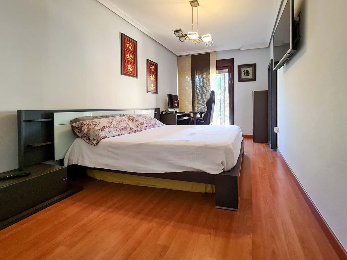 1 slaapkamer Appartement te koop in Nueva Andalucia met zwembad garage - € 460.000 (Ref: 9551982)