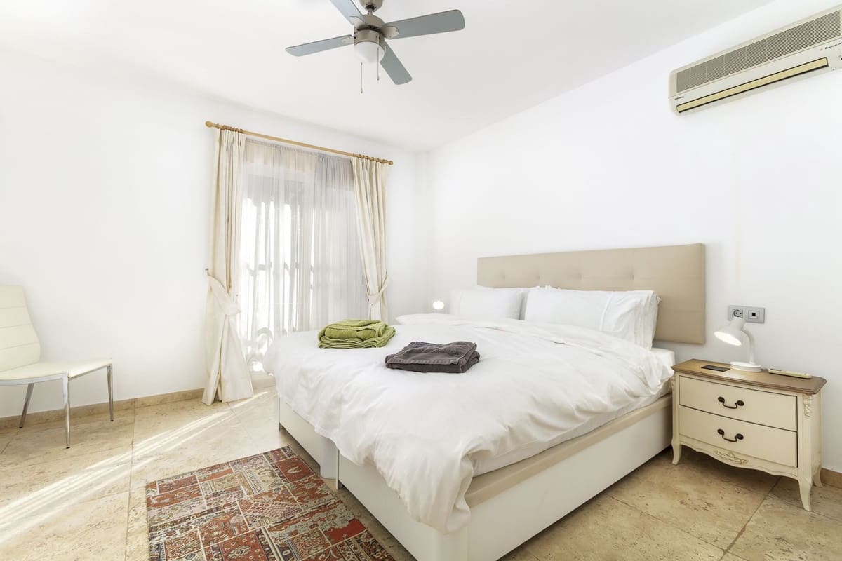 2 bedroom Apartment for sale in Nueva Andalucia with pool garage - € 520,000 (Ref: 9551983)