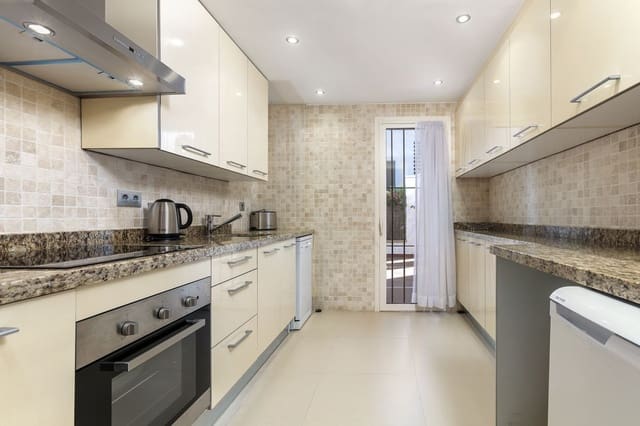 2 bedroom Apartment for sale in Nueva Andalucia, Marbella with pool garage - € 520,000 (Ref: 9551983)