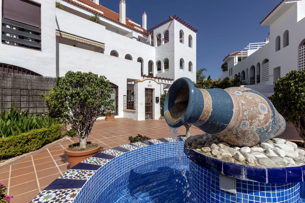 2 bedroom Apartment for sale in Nueva Andalucia with pool garage - € 520,000 (Ref: 9551983)