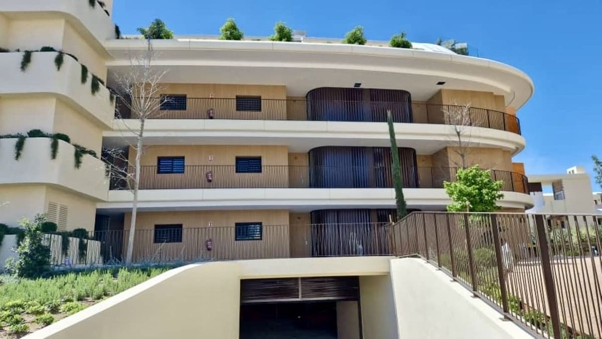 2 bedroom Apartment for sale in Fuengirola with pool garage - € 649,000 (Ref: 9551994)