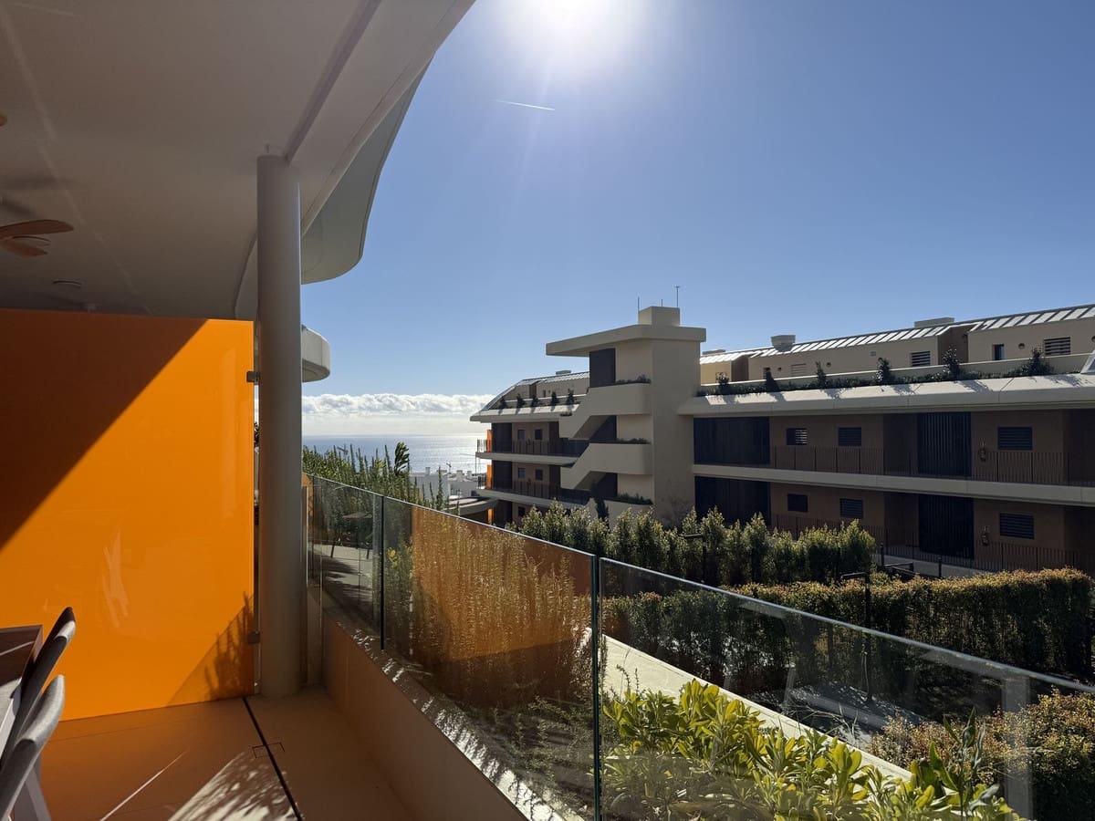 2 bedroom Apartment for sale in Fuengirola with pool garage - € 649,000 (Ref: 9551994)