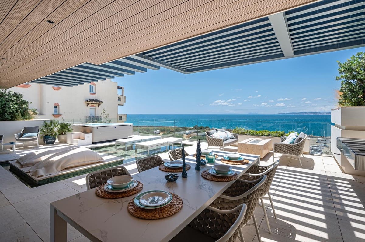 2 makuuhuone Huoneisto myytävänä paikassa Estepona mukana uima-altaan 
autotalli - 2 395 000 € (Ref: 9552251)