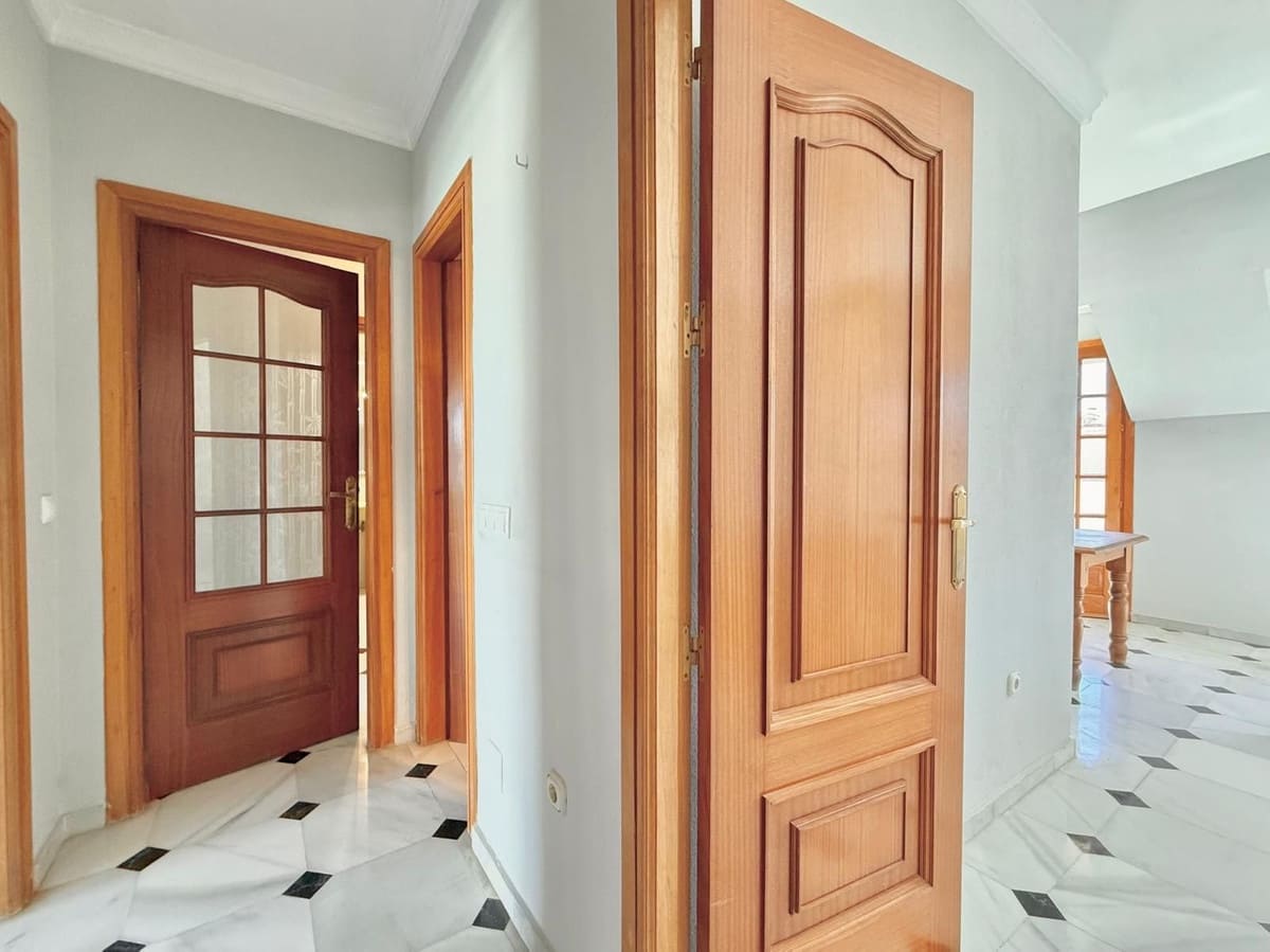 Ático de 2 habitaciones en Fuengirola en venta - 315.000 € (Ref: 9552301)