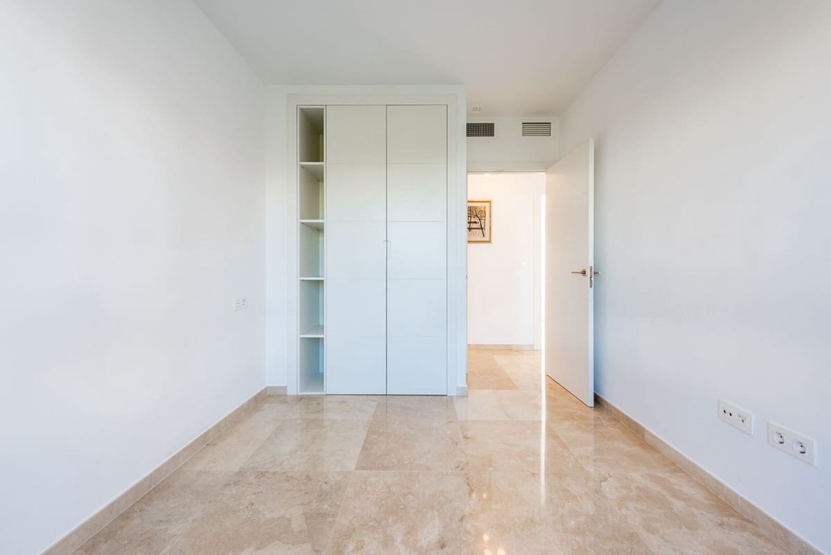 3 sypialnia Dom na sprzedaż w Calahonda z basenem garażem - 729 000 € (Ref: 9552311)