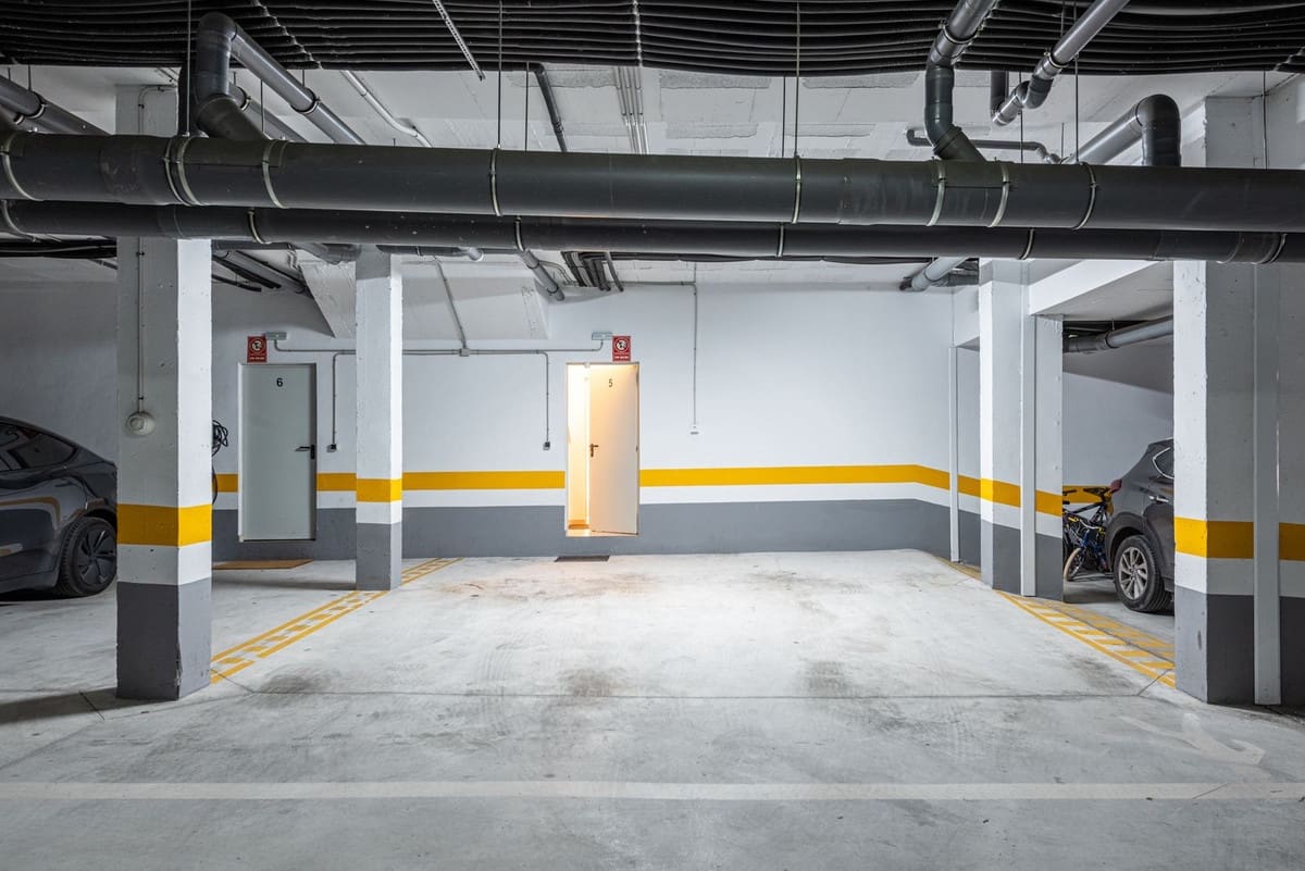 3 sypialnia Dom na sprzedaż w Calahonda z basenem garażem - 729 000 € (Ref: 9552311)