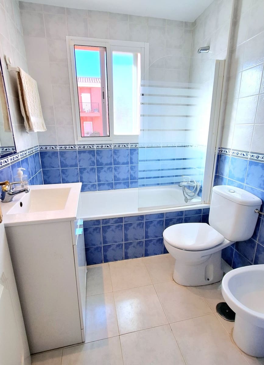 2 chambre Appartement à vendre à La Duquesa / Puerto de la Duquesa avec piscine garage - 235 000 € (Ref: 9552415)