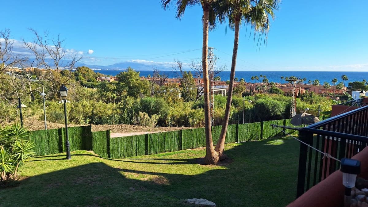 2 chambre Appartement à vendre à La Duquesa / Puerto de la Duquesa avec piscine garage - 235 000 € (Ref: 9552415)