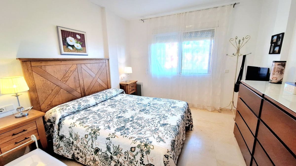 2 chambre Appartement à vendre à La Duquesa / Puerto de la Duquesa avec piscine garage - 235 000 € (Ref: 9552415)