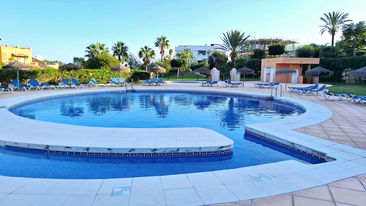 Apartamento de 2 habitaciones en Bahia de Casares en venta con piscina garaje - 265.200 € (Ref: 9552422)