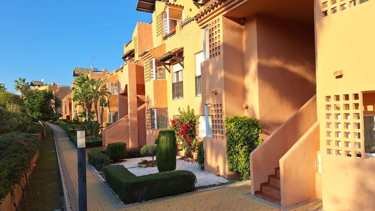 Apartamento de 2 habitaciones en Bahia de Casares en venta con piscina garaje - 265.200 € (Ref: 9552422)