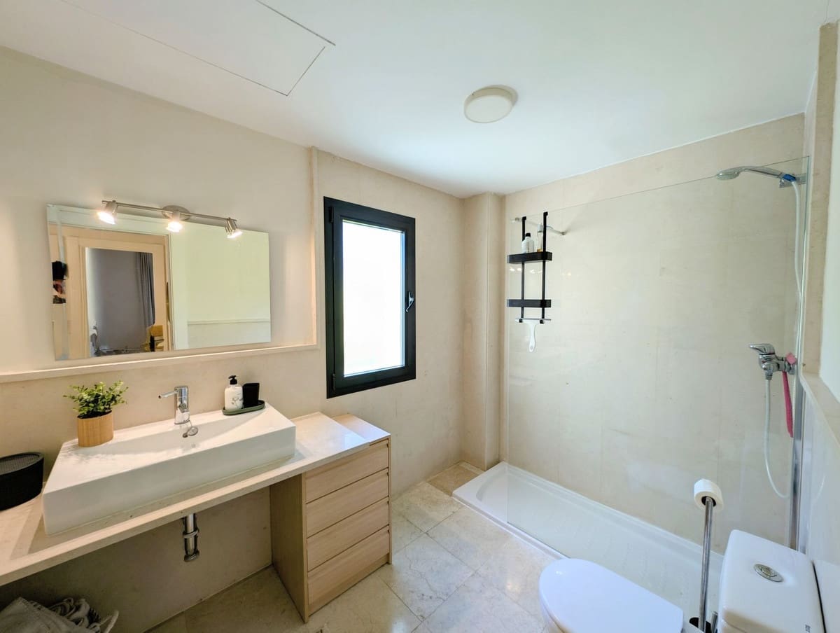 2 soveværelse Lejlighed til salg i Los Flamingos med swimmingpool garage - € 479.000 (Ref: 9552491)