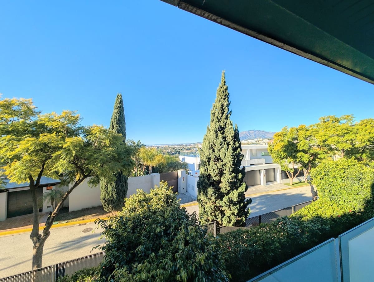 2 soveværelse Lejlighed til salg i Los Flamingos med swimmingpool garage - € 479.000 (Ref: 9552491)