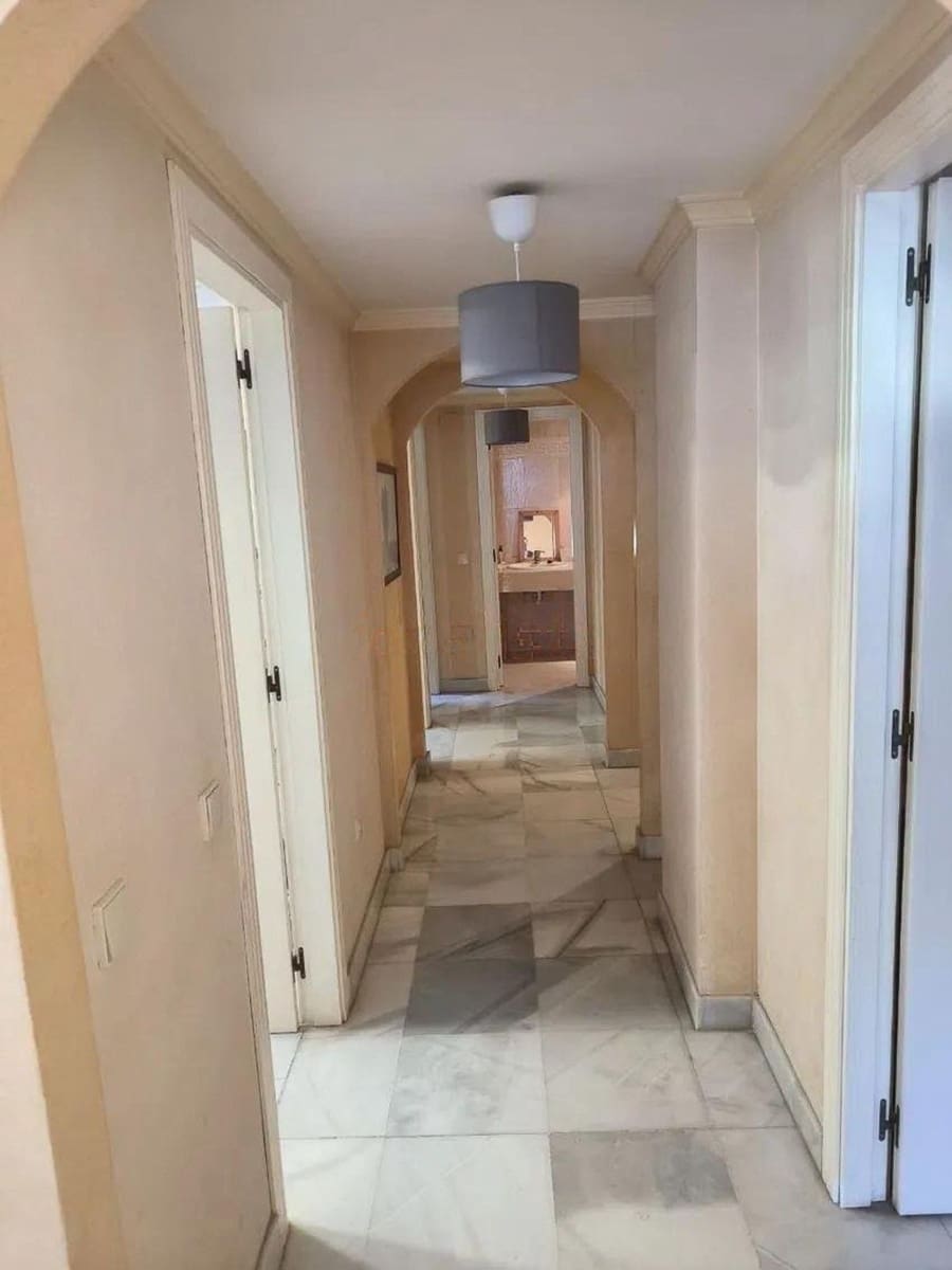 Apartamento de 3 habitaciones en Golden Mile en venta con piscina garaje - 450.000 € (Ref: 9566531)