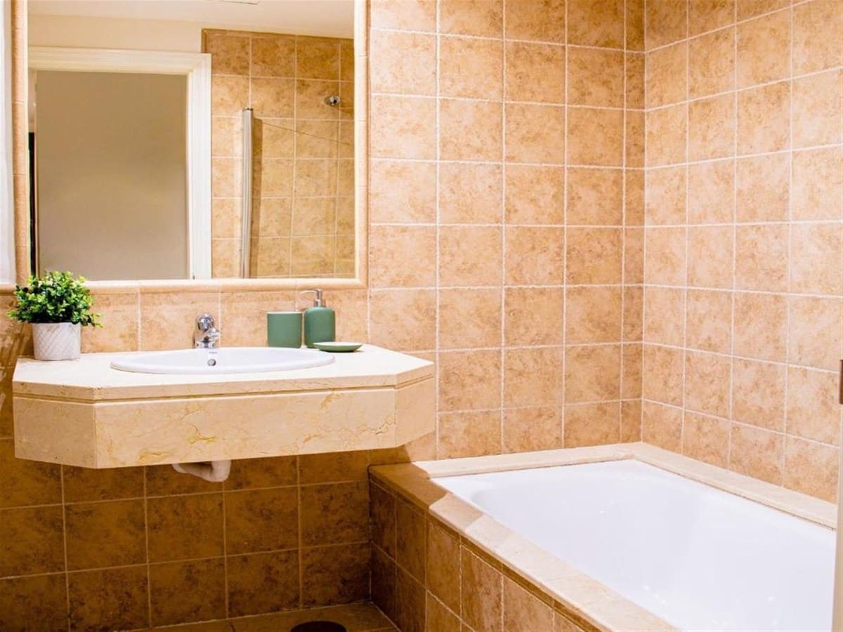 2 slaapkamer Appartement te koop in Estepona met zwembad garage - € 450.000 (Ref: 9566562)