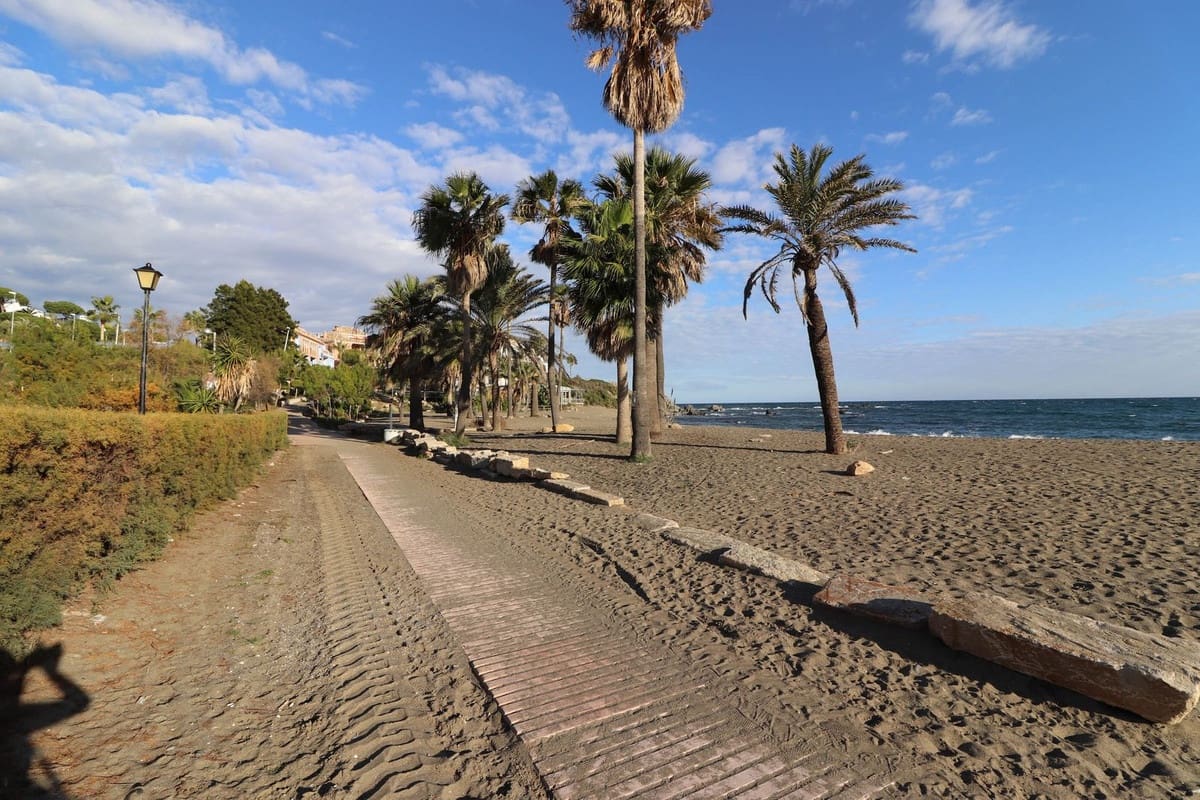 1 Zimmer Apartment zu verkaufen in Bahia de Casares mit Pool Garage - 479.000 € (Ref: 9566699)