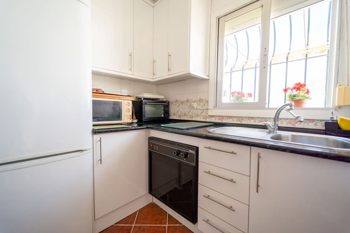 2 makuuhuone Omakotitalo myytävänä paikassa Riviera del Sol mukana uima-altaan 
autotalli - 460 000 € (Ref: 9569963)