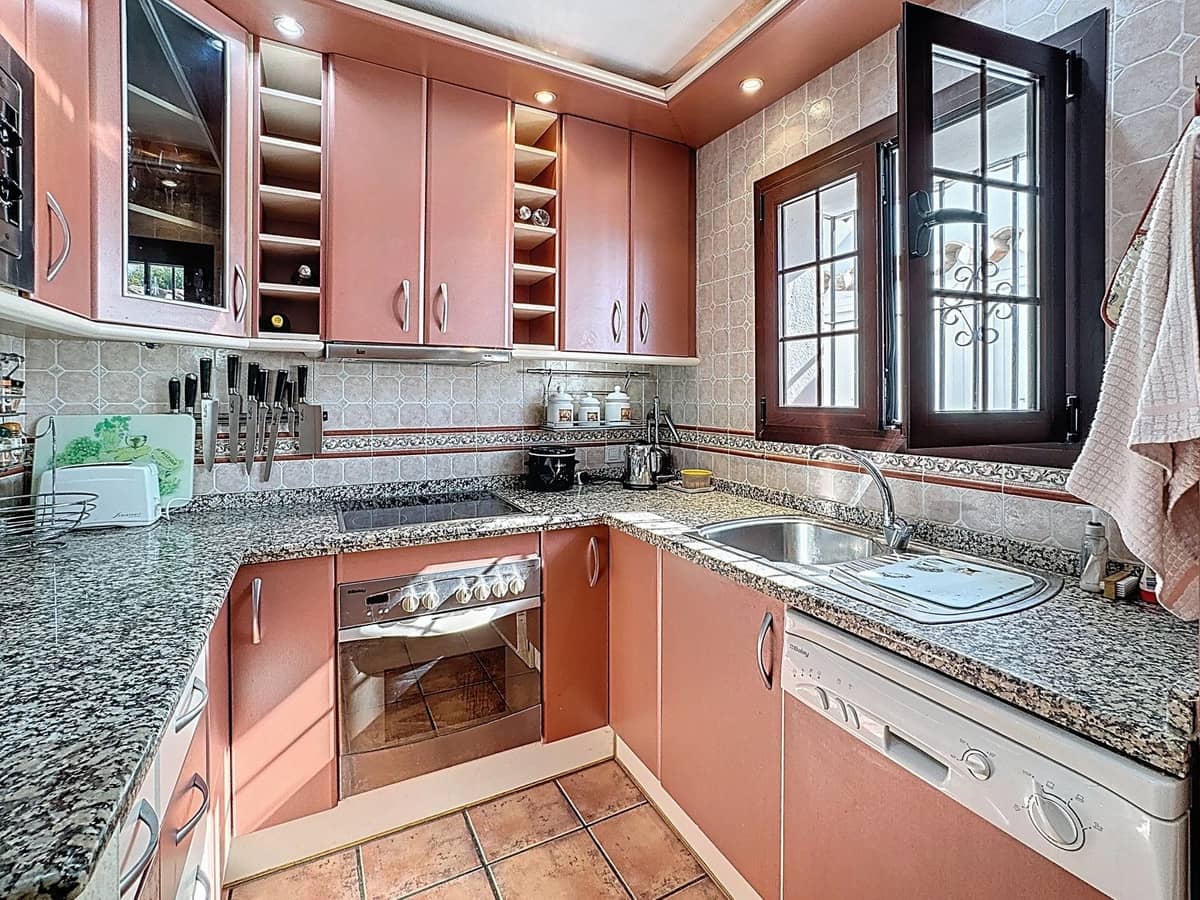 3 soveværelse Semi-Rækkehus til salg i Mijas med swimmingpool - € 475.000 (Ref: 9570037)