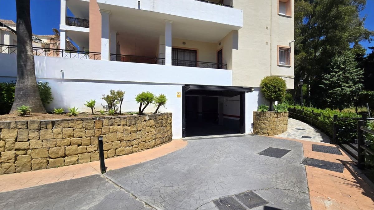 3 camera da letto Appartamento in vendita in Aloha Golf con piscina garage - 499.000 € (Rif: 9570161)