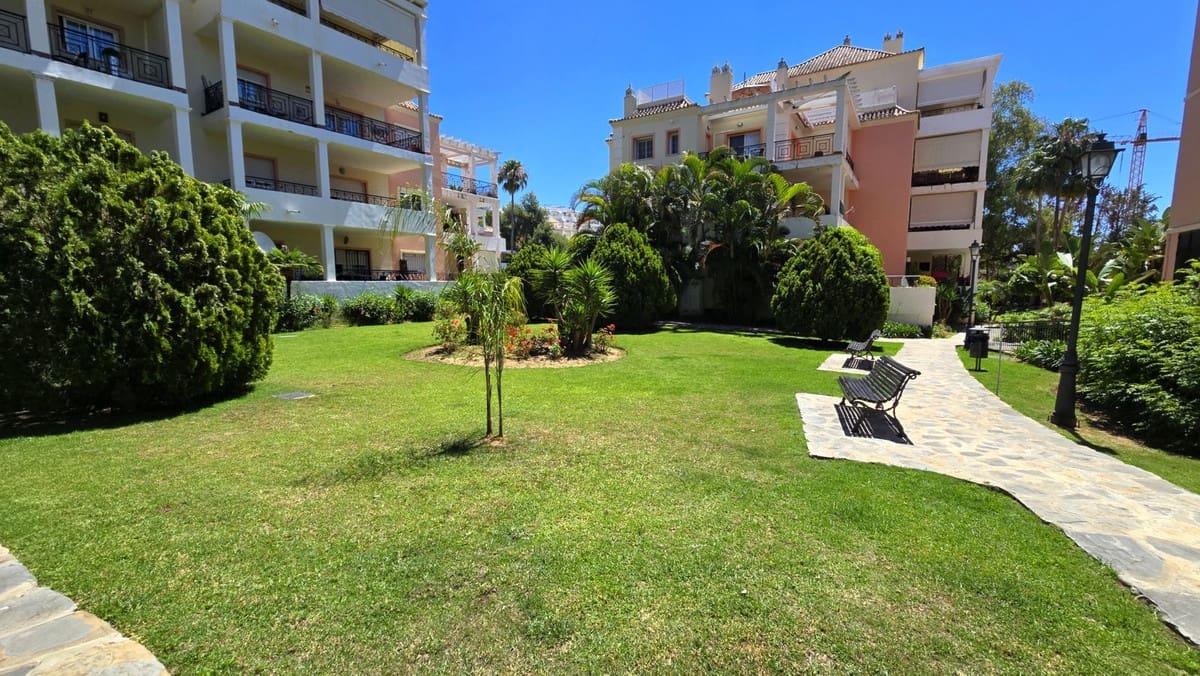 3 camera da letto Appartamento in vendita in Aloha Golf con piscina garage - 499.000 € (Rif: 9570161)