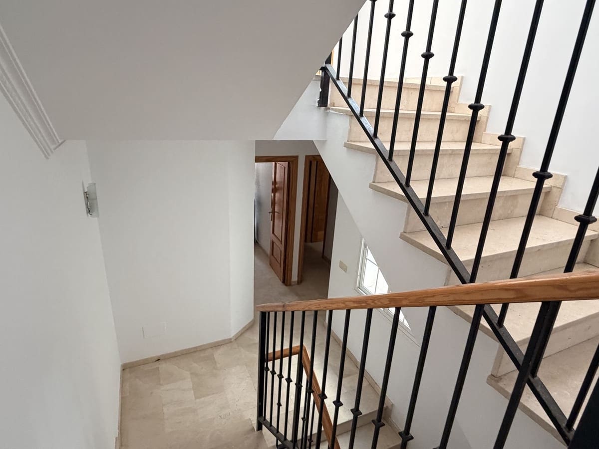 4 quarto Casa em Banda para venda em Riviera del Sol com piscina garagem - 475 000 € (Ref: 9571867)