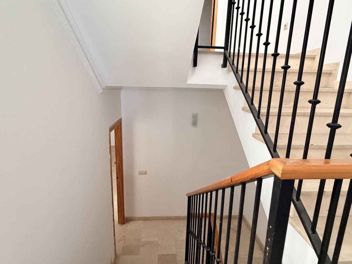 4 quarto Casa em Banda para venda em Riviera del Sol com piscina garagem - 475 000 € (Ref: 9571867)