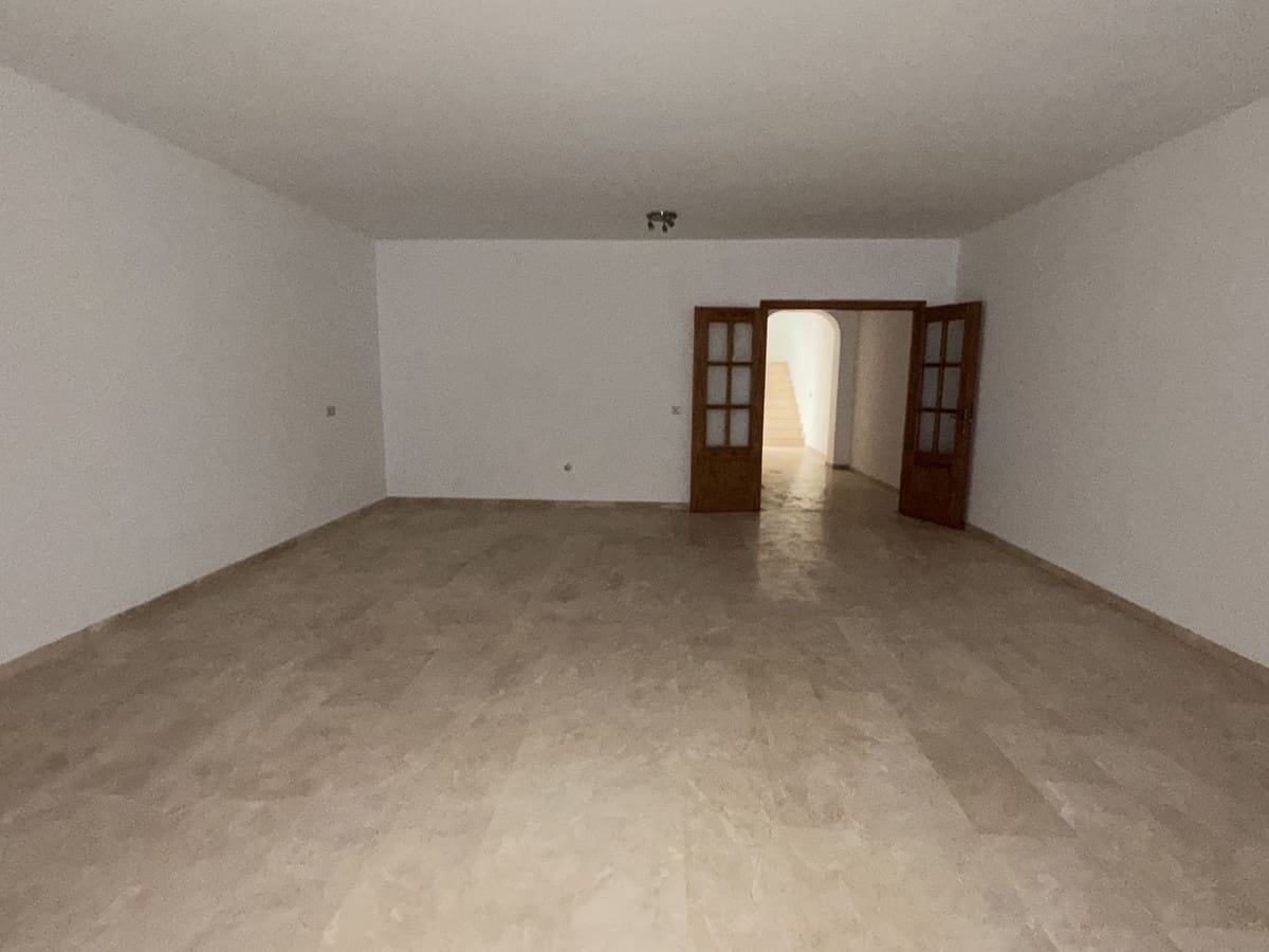 4 quarto Casa em Banda para venda em Riviera del Sol com piscina garagem - 475 000 € (Ref: 9571867)
