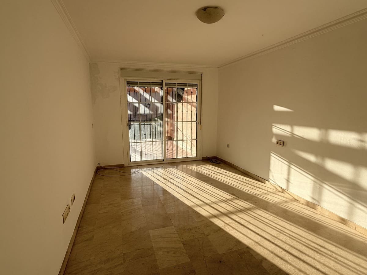 4 quarto Casa em Banda para venda em Riviera del Sol com piscina garagem - 475 000 € (Ref: 9571867)