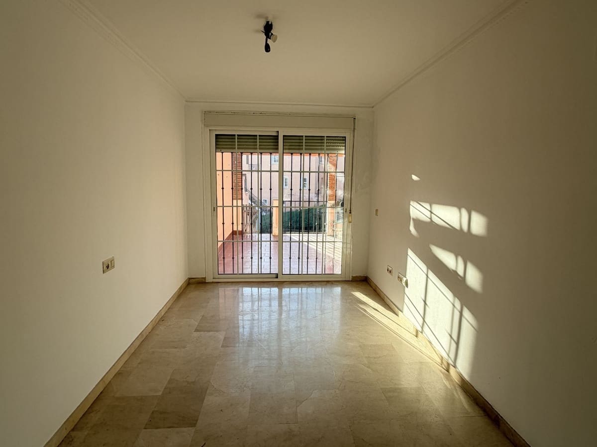 4 quarto Casa em Banda para venda em Riviera del Sol com piscina garagem - 475 000 € (Ref: 9571867)