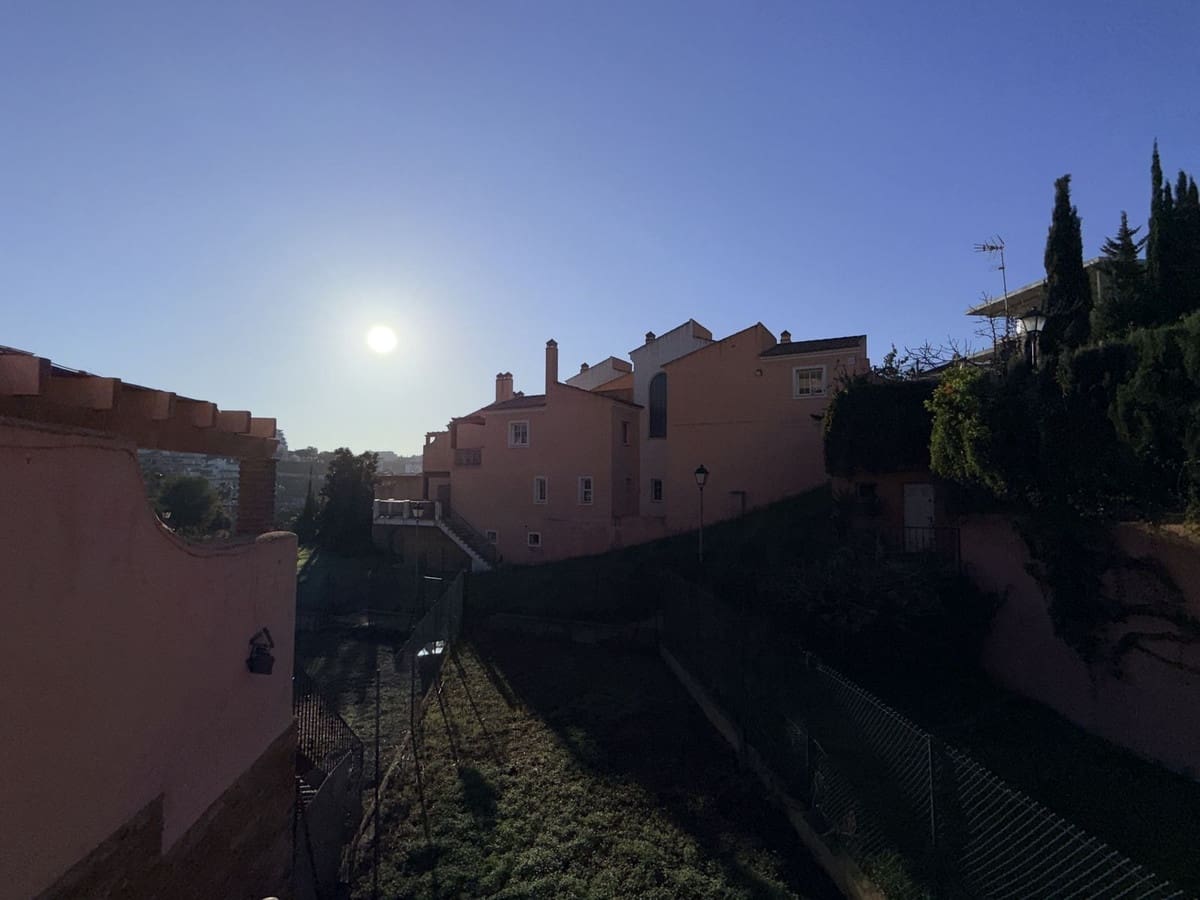 4 quarto Casa em Banda para venda em Riviera del Sol com piscina garagem - 475 000 € (Ref: 9571867)