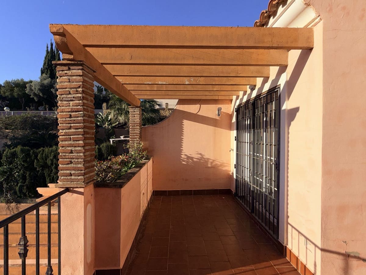 4 quarto Casa em Banda para venda em Riviera del Sol com piscina garagem - 475 000 € (Ref: 9571867)