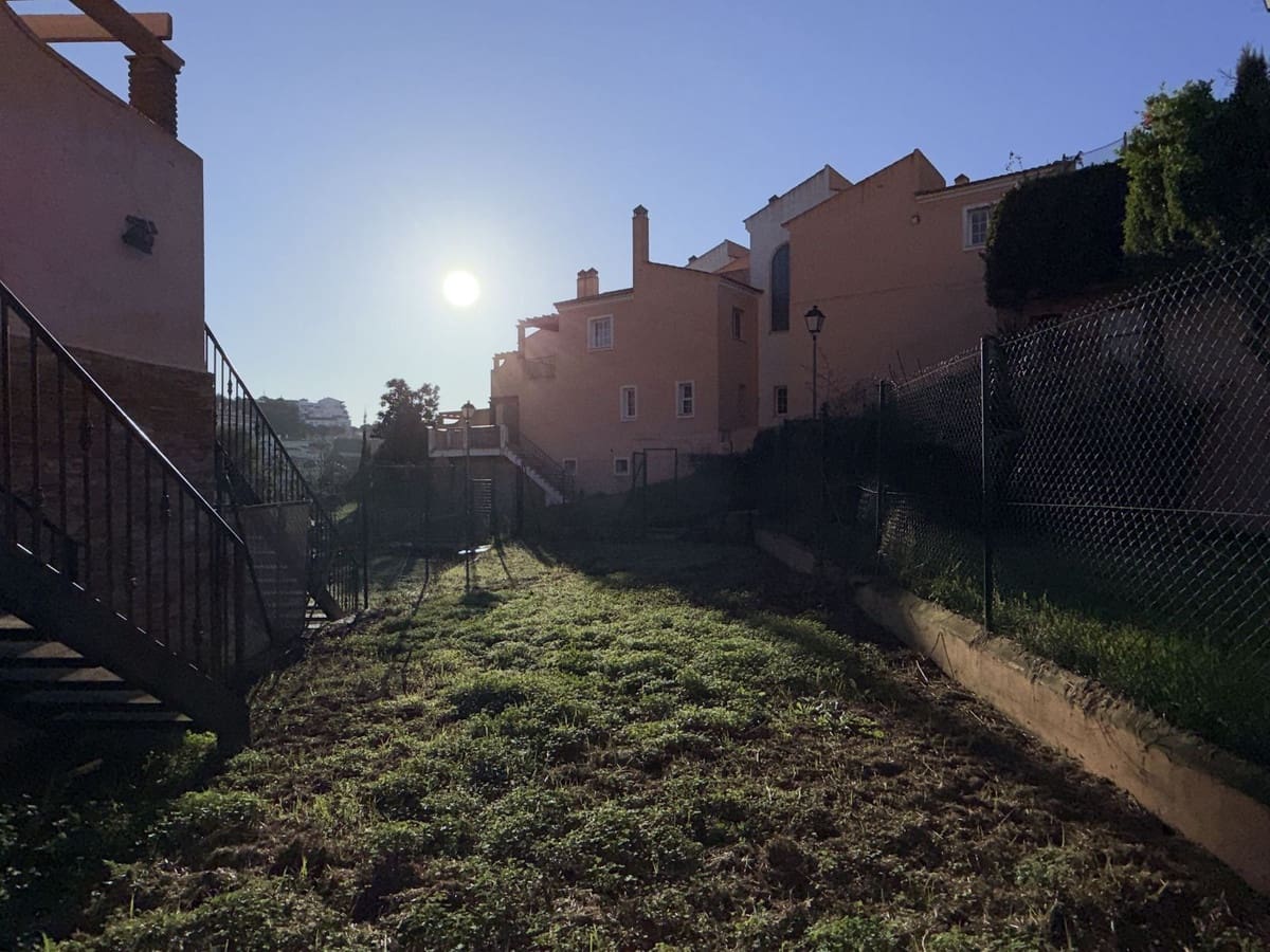 4 quarto Casa em Banda para venda em Riviera del Sol com piscina garagem - 475 000 € (Ref: 9571867)