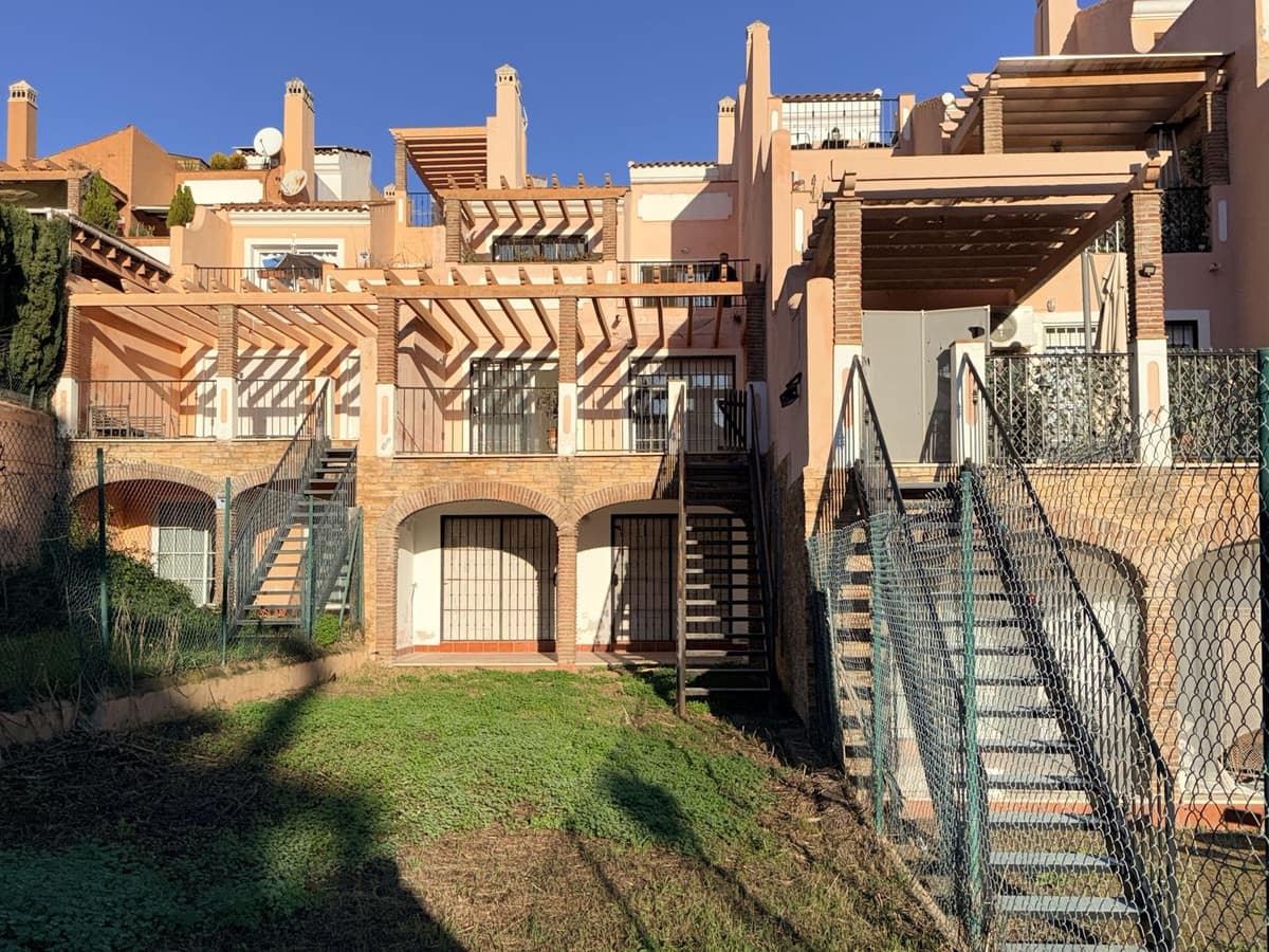 4 quarto Casa em Banda para venda em Riviera del Sol com piscina garagem - 475 000 € (Ref: 9571867)