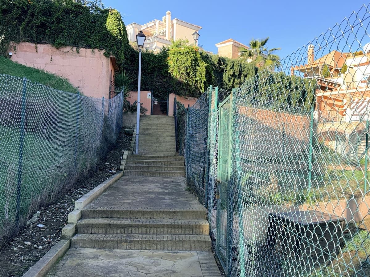 4 quarto Casa em Banda para venda em Riviera del Sol com piscina garagem - 475 000 € (Ref: 9571867)