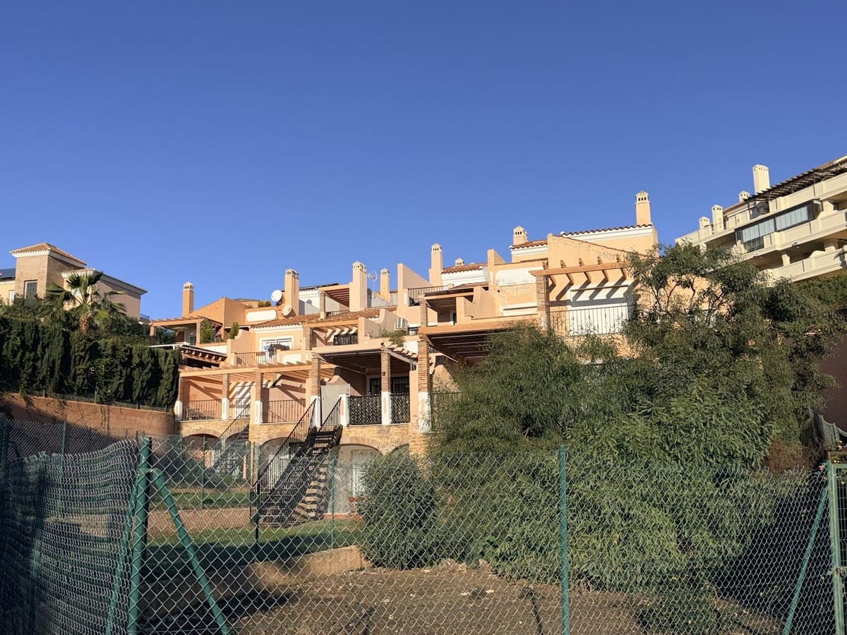 4 quarto Casa em Banda para venda em Riviera del Sol com piscina garagem - 475 000 € (Ref: 9571867)