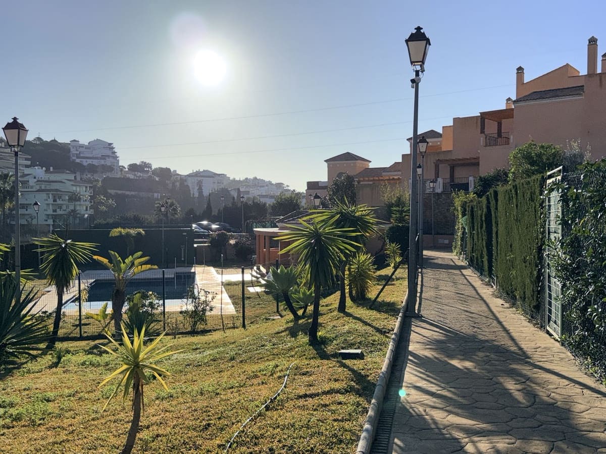 4 quarto Casa em Banda para venda em Riviera del Sol com piscina garagem - 475 000 € (Ref: 9571867)