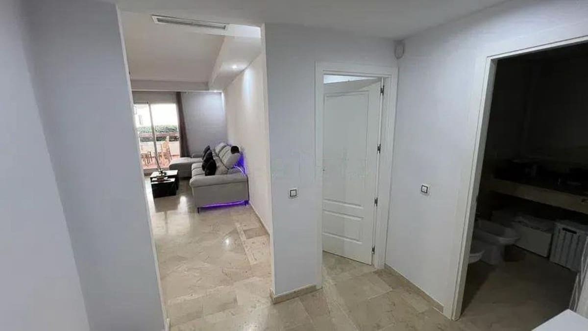 2 soveværelse Lejlighed til salg i Nueva Andalucia med swimmingpool garage - € 450.000 (Ref: 9571937)