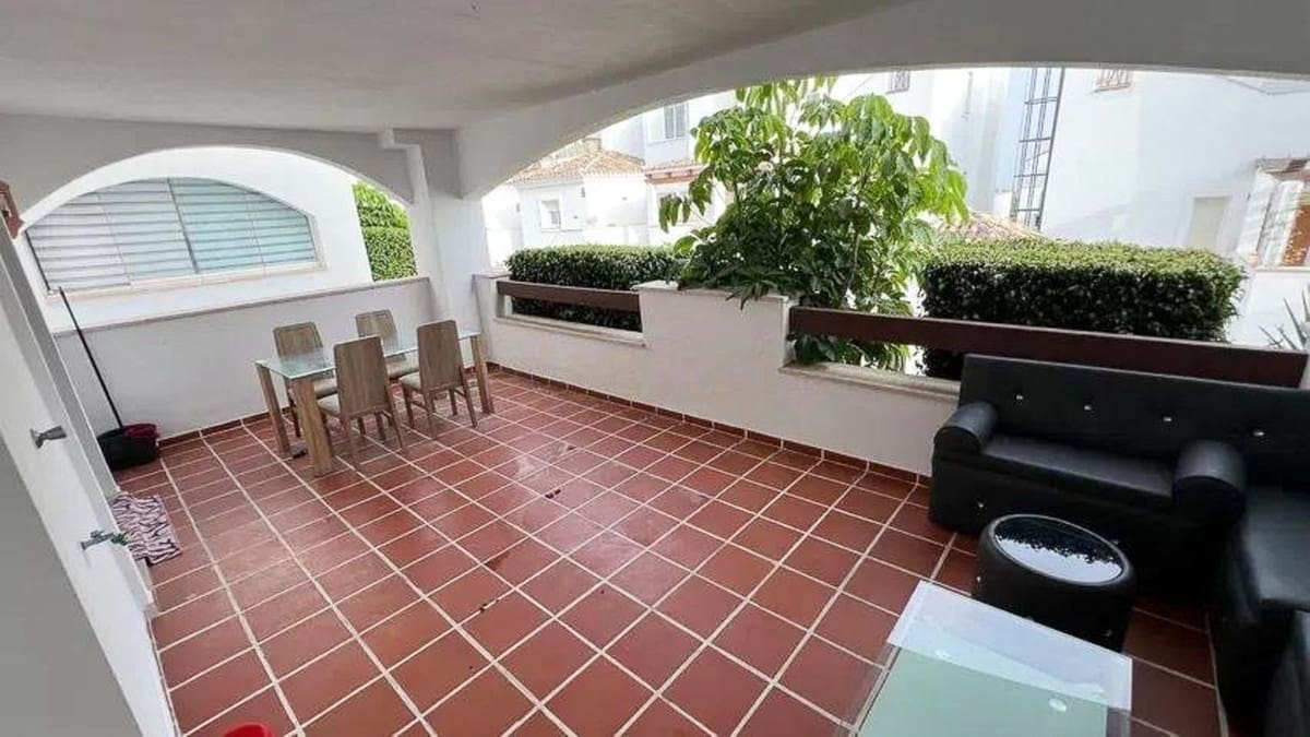 2 soveværelse Lejlighed til salg i Nueva Andalucia med swimmingpool garage - € 450.000 (Ref: 9571937)