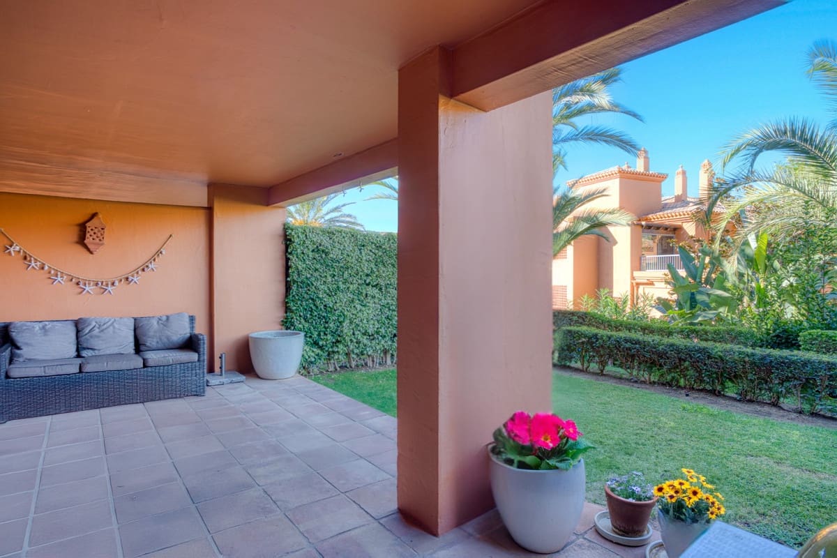 2 quarto Apartamento para venda em Estepona com piscina garagem - 450 000 € (Ref: 9571997)