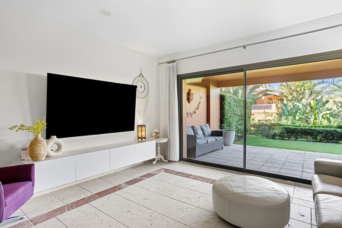 2 quarto Apartamento para venda em Estepona com piscina garagem - 450 000 € (Ref: 9571997)