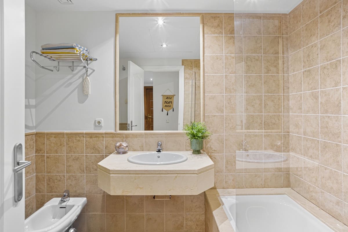 2 quarto Apartamento para venda em Estepona com piscina garagem - 450 000 € (Ref: 9571997)