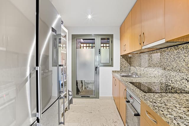 2 quarto Apartamento para venda em Estepona com piscina garagem - 450 000 € (Ref: 9571997)