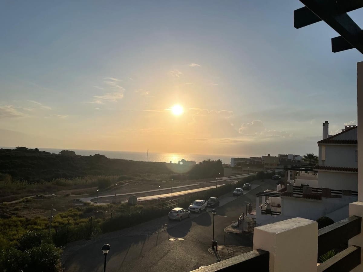 3 soveværelse Penthouse til salg i Manilva med swimmingpool garage - € 450.000 (Ref: 9572066)