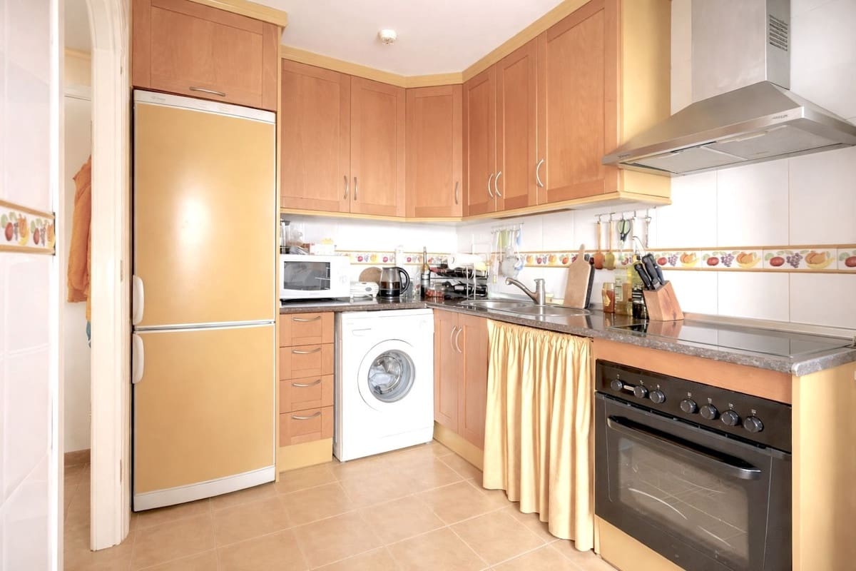 1 bedroom Apartment for sale in Marbella with pool - € 450,000 (Ref: 9572072)