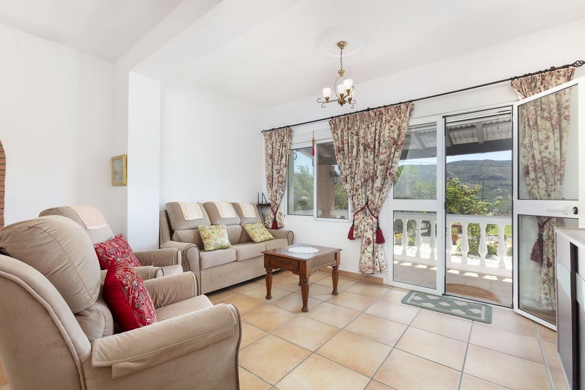 4 soveværelse Finca/Landehus til salg i Pizarra med swimmingpool garage - € 450.000 (Ref: 9572075)