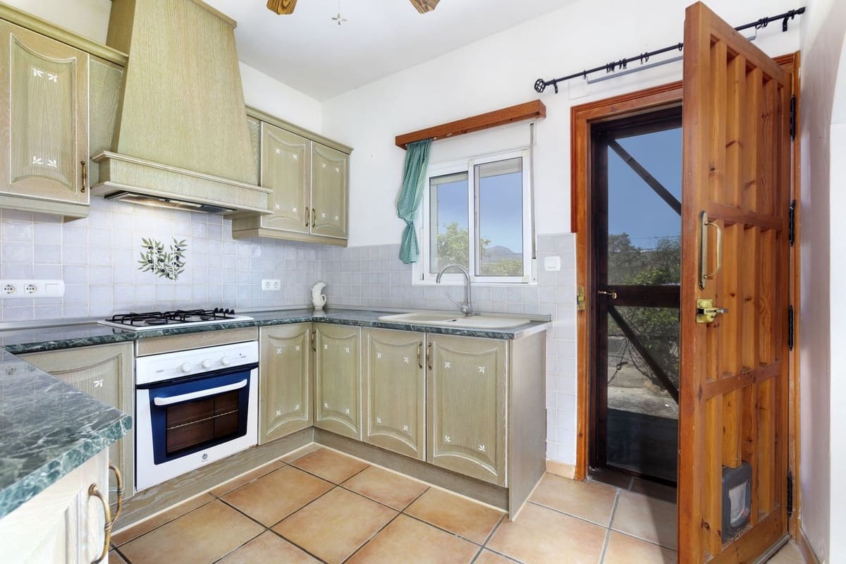 4 soveværelse Finca/Landehus til salg i Pizarra med swimmingpool garage - € 450.000 (Ref: 9572075)