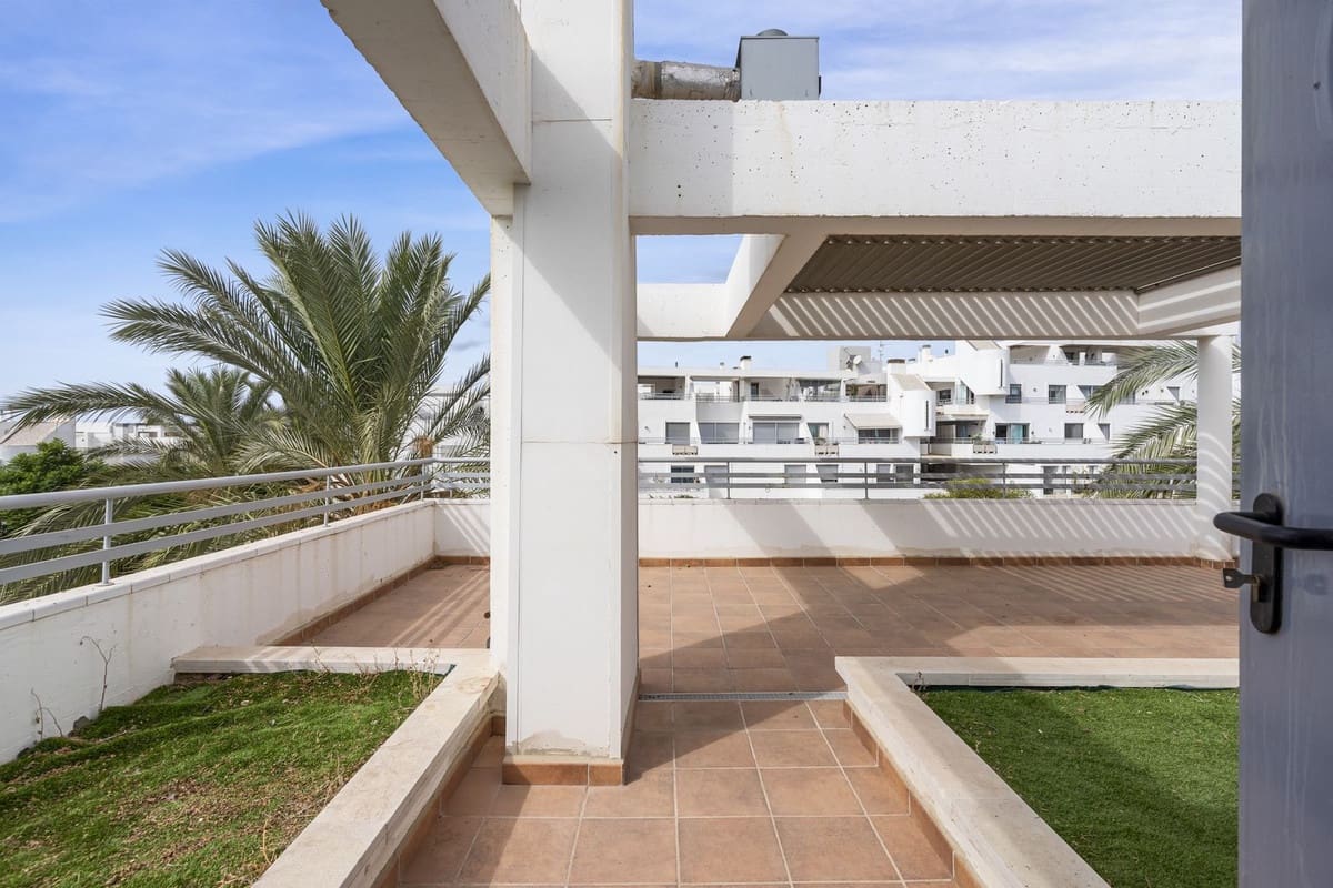 3 soverom Penthouse til salgs i La Cala de Mijas med svømmebasseng garasje - € 399 000 (Ref: 9572082)