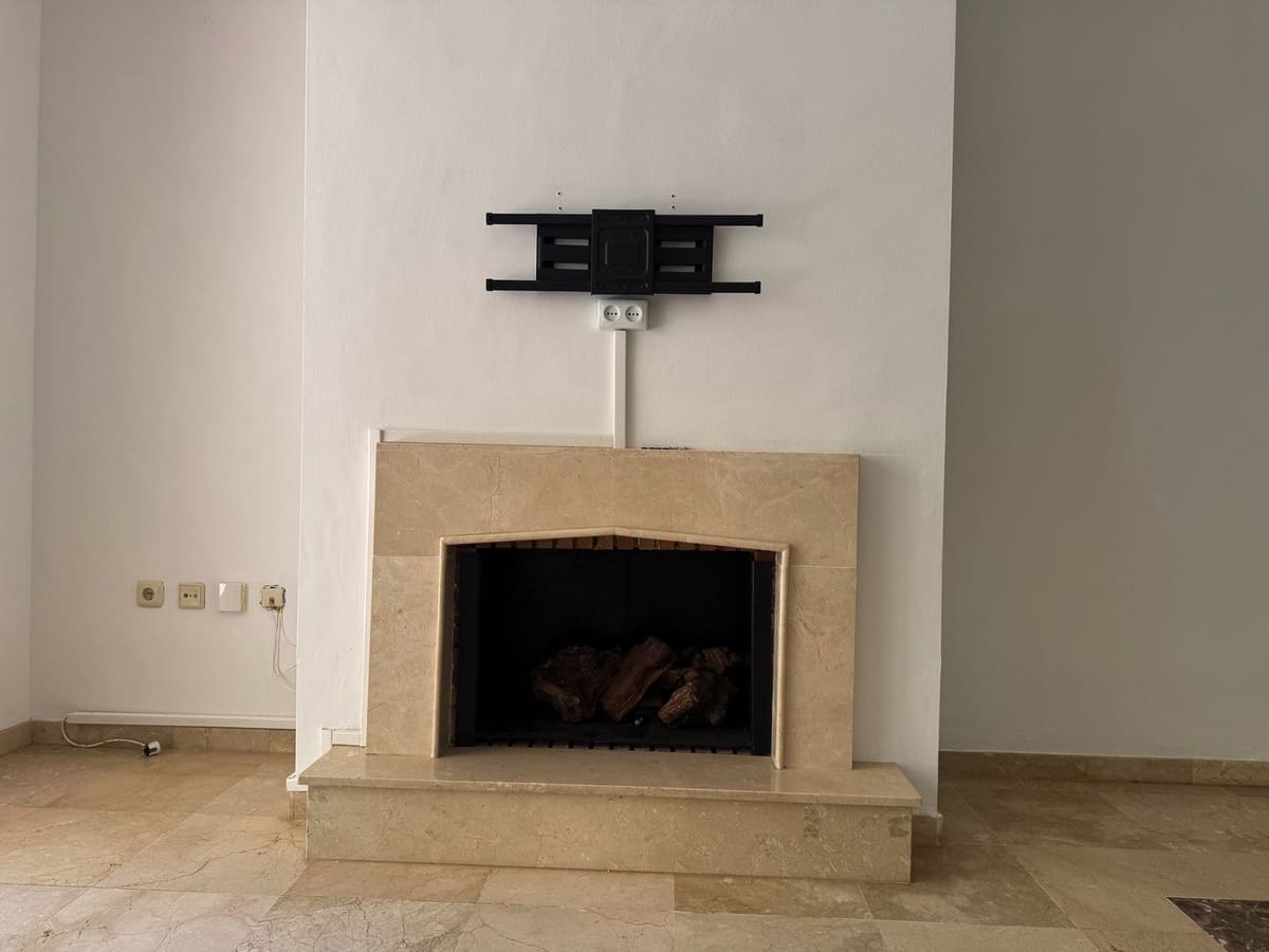 2 Zimmer Apartment zu verkaufen in Nueva Andalucia mit Pool Garage - 455.000 € (Ref: 9572209)